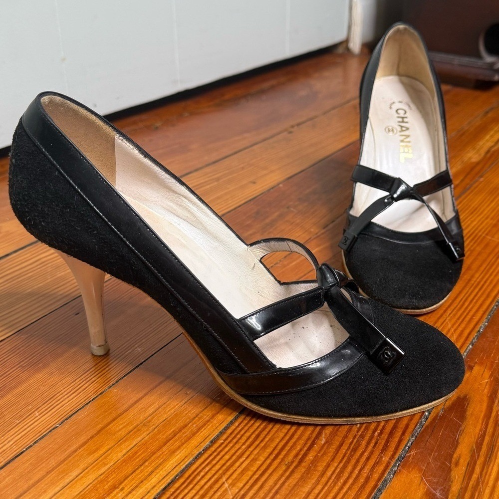 CHANEL CC Logo Vintage Two Tone Mary Jane Heel, Suede, Patent Leather, EU 37.5 - Picture 11 of 16